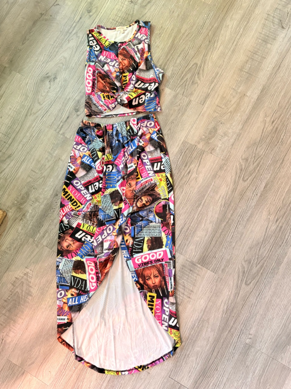 Colorful Multicolor Graphic Leggings Set - Vibrant Magazine Print